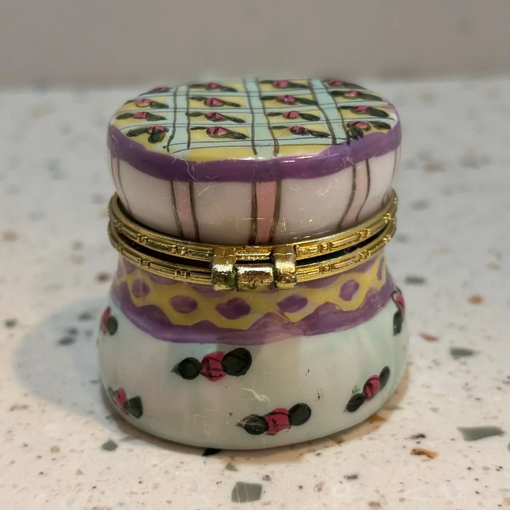 Decorative Porcelain Trinket Jewelry Ring Box with Floral‎ Design